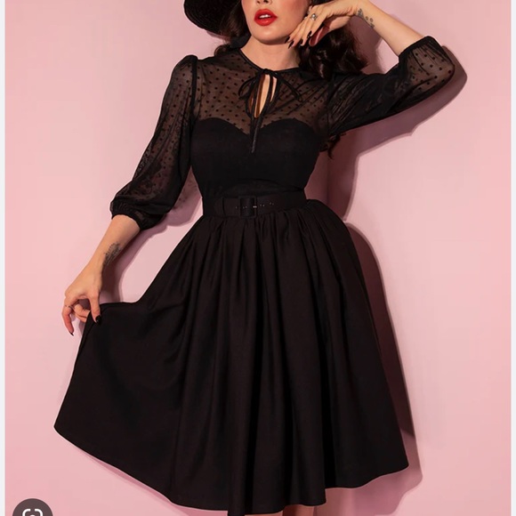 Vixen by Micheline Pitt Dresses & Skirts - ❤️HOST PICK❤️Vixen by Michelins Pitt Black Midi Dress